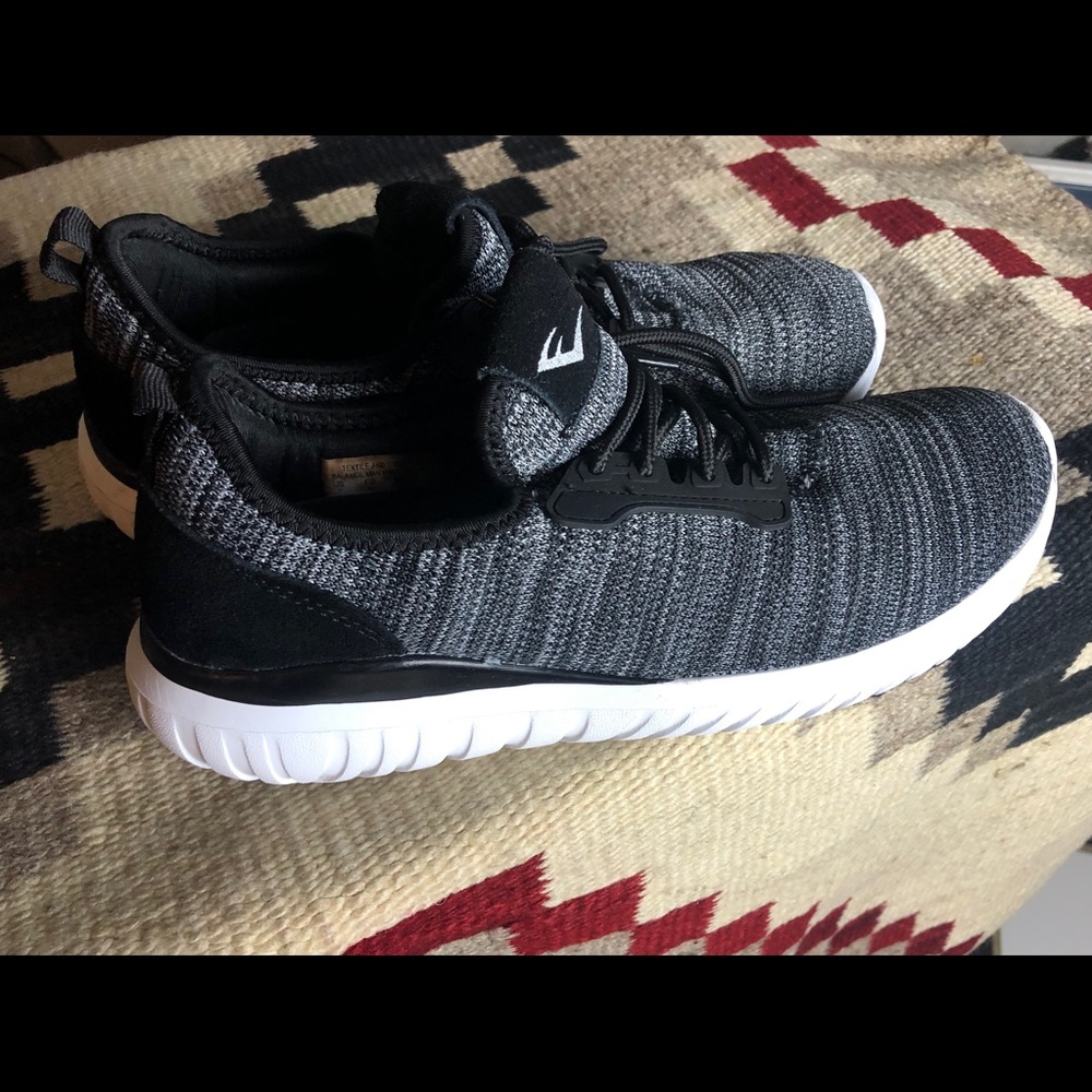 Women’s Shoe- Everlast